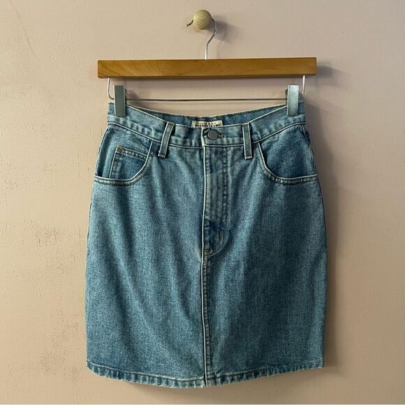 Vintage Guess Medium Wash Blue Denim Mini Skirt Size 28 26" Waist EUC - Picture 12 of 13